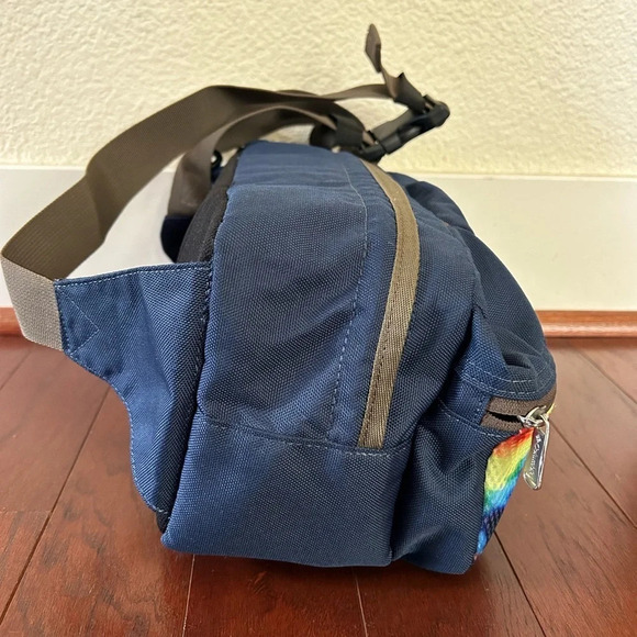 Like new Columbia Fanny Pack body bag waist bag large multiple bags blue - Picture 4 of 12